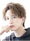 波巻きパーマフェザーショートセンターパートウルフ