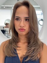 ヨロ 上野(YOLO)&nbsp;ハイライトカラーミルクティーベージュレイヤーカット