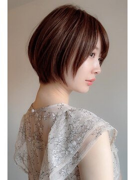 ロジ イン トゥバレー(LOWG in TOWVALLEY) 大人女性の丸みが可愛いショートボブ