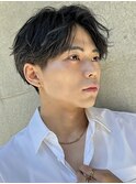 スーツ短髪ツーブロック束感モテる黒髪シークレットパーマ流行