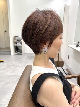 エブリ(evri) 「evri」乾かすだけで頭の形が綺麗に見えるショートボブ