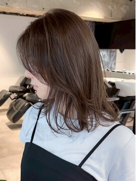 シオン(shion) 顔周りレイヤーグレージュロングくびれミディ_ba562741