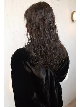 ペイジヘアー(paige hair) 暗髪カラー/ロングパーマ/ロングヘア/ウエーブパーマ