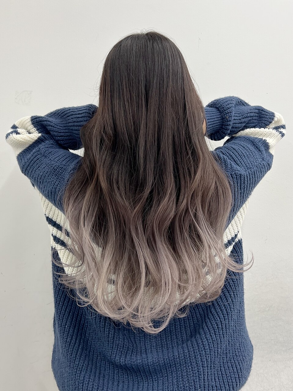 2025年-2026年冬】シルバー グラデーションの髪型・ヘアアレンジ｜人気