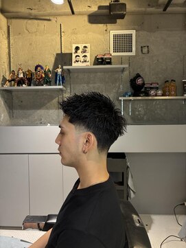 フランクスバーバーザスタンド(Frank’s barber the stand) 刈り上げセンターパート/波巻きツイストスパイラル/飯田橋/I