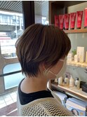 ショートボブ×ハイトーン×ミルクティーベージュ