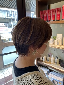 リー ヴィータ 上新庄(Lee Vita) ショートボブ×ハイトーン×ミルクティーベージュ
