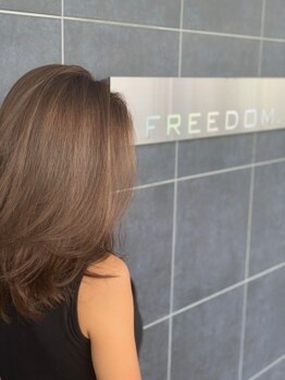 フリーダムエフ(FREEDOM.F)の写真/髪の状態を見極め、300種類の組み合わせの中からあなたに合ったトリートメントをセレクト☆