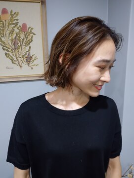 ウィーク 梅田(UiiC) 無造作外はね☆大人ナチュラルボブ【uiic umeda sachi】