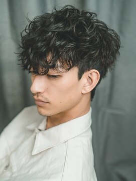 オーシャントーキョー 仙台(OCEAN TOKYO) 波巻きスパイラルマッシュ前下がり黒髪社会人2ブロック刈り上げ