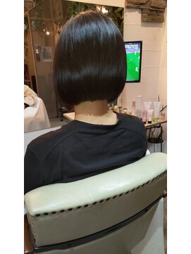 ジプシーヘアー(Gypsy HAIR) ツヤツヤ前下がりボブ