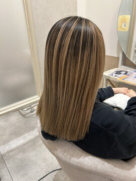 アストレアバイイーリス(ASTRAEA by Iris) シャドールーツベージュ