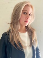 ノラ ウメダ(NORA UMEDA)&nbsp;ダブルカラーブロンドミルクティーベージュレイヤーカット