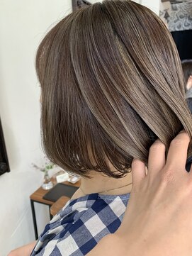 オルクドゥ(Orque deux) 小顔似合わせカットオリーブベージュ透明感艶感カラー丸みボブ