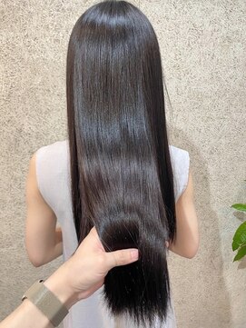 ガーディナ(Gardina) 髪質改善トリートメント ロングストレート 艶髪 20代 縮毛矯正