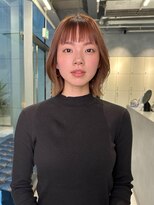 まろやかベージュブラウンロボブオン眉バングくびれスタイル