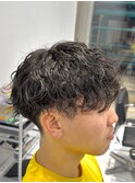 大分つよめ波巻きスパイラルパーマメンズカット刈り上げマッシュ