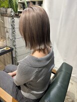 イル(ill) ダブルカラー ミルクティーベージュ ボブ 外ハネ 大須