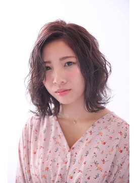 ソーホー ニューヨーク シズオカ(SOHO newyork SHIZUOKA) ラフな無造作ウェーブが大人かわいいミディ