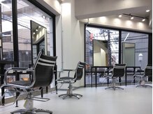 ソルバイジゼル(sol by gisele)の雰囲気（白を基調としたシンプルな空間 ）