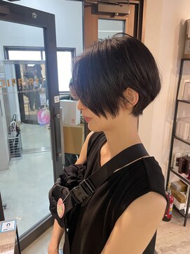 コワファーストナガサキシャンプーボーイ(COIFF1RST NAGASAKI SHAMPOO BOY) 大人可愛い20代30代40代黒髪前下がりショートボブ丸みショート◎