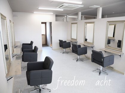 フリーダム アハト 今治店(freedom acht)の写真