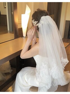 パリスパート2 ベール ゆるふわ ねじり シンプル シニヨン ヘアアレンジ