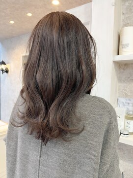 キャアリー(Caary) 福山市美容室Caary人気 くすみベージュさらさらストレートヘア
