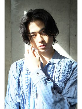 キュー(Cue_) センターパートウルフ無造作ニュアンス毛流れパーマ　3【影山】