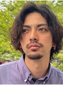 大人の波巻きスパイラルパーマミディアムロングメンズカットヘア