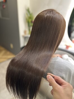 【髪質改善 × 匠ストレート】「乾かすだけでキレイ」が続く、匠美容室の縮毛矯正メニュー。