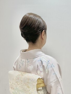 アンベリールフルー(EMBELLIR fleur) トップのボリュームが華やかで上品な和装ヘアアップスタイル