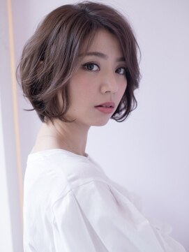 エイチバイシオミエイチ 神戸三宮(H by shiomi H) 前髪なしショート/シアーグレージュ