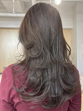 フルリール(fleurir) バタフライレイヤー/ハッシュカット/グレージュカラー