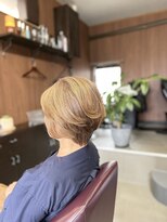 アオイ(Aoi)&nbsp;明るめ白髪染めで上品に◎大人マダムのショートボブ