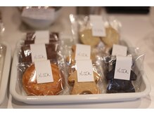 バーク(BUiK)の雰囲気（併設のBUiKコーヒースタンドでは焼き菓子もご用意しております）