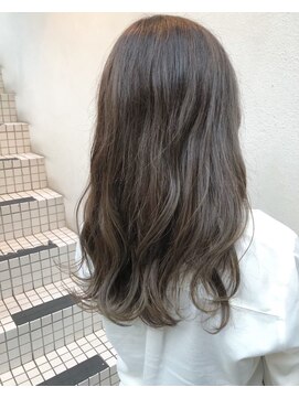 モルニ(MORNI) グレージュ_マロンベージュ Aラインボブ かきあげ