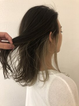 ルーブ(Roove) 大人のインナーカラー×外ハネセミ