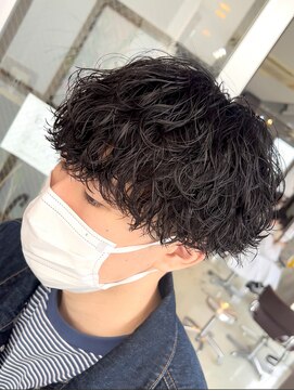 フィフス トウキョウ (fifth TOKYO) センターパートツイストスパイラルパーマメンズマッシュパーマ