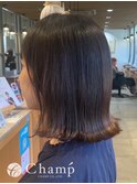外ハネ切りっぱなしボブ