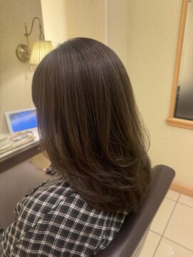 松本平太郎美容室 銀座本店 アッシュベージュ×ミディアムレイヤー/30代40代50代60代