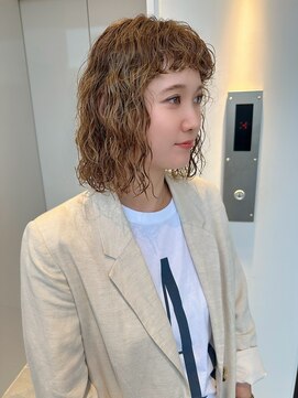 ホロ(hollo) ブリーチパーマショートウルフパーマ プードルパーマ