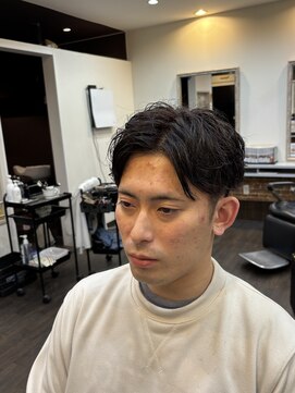 バーバー アミティ プール オム(BAR BER amity POUR HOMME) センターパートニュアンスパーマ