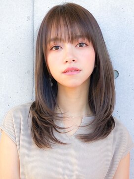 アグノス 青山(Agnos) 大人ガーリー似合わせミディアムレイヤーカットダークアッシュ