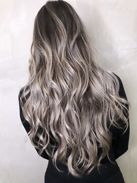 メリー(merry craftsman's factory) バレイヤージュ、ハイライトカラー、ローライト、かき上げヘア