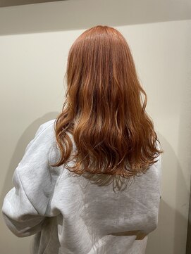 エイミー(Aimee) Aimee 町田 サニーオレンジ×艶ウェーブ