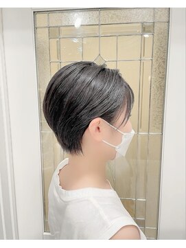 ヴィラ 川西店(Villa) 20代30代40代小顔耳掛けグレージュショート