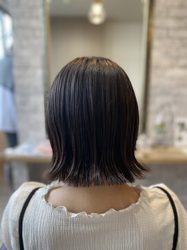 リノレア(Lino lea) パッツンふんわり外ハネワンレン