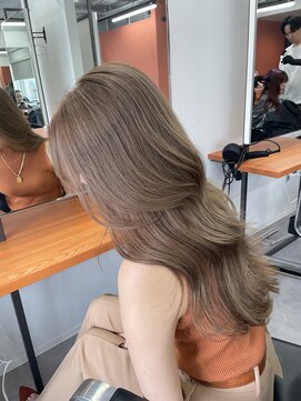 レブ 三条河原町(Reb,) ブリーチなしダブルカラーレイヤーカットミルクティーベージュ