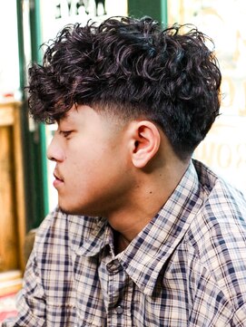 プロショップウェーブ セカンド(PRO SHOP WAVE II) スペインカール/テーパーフェード/メンズパーマ/フェザーパーマ